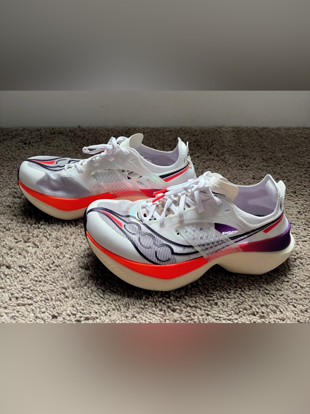 NWOT Saucony Men's Endorphin Elite White/Vizired Performance Running Shoes Size - Picture 2 of 7